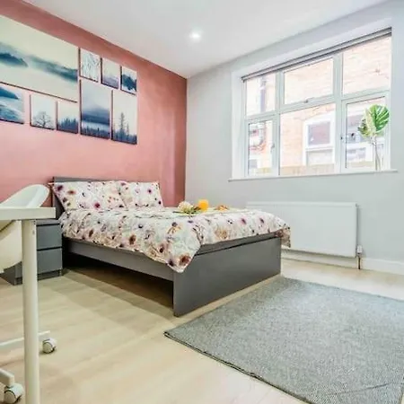 Apartment Beautiful Flat With Free Parking