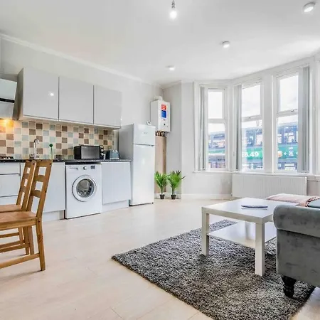 Beautiful Flat With Free Parking Apartment *